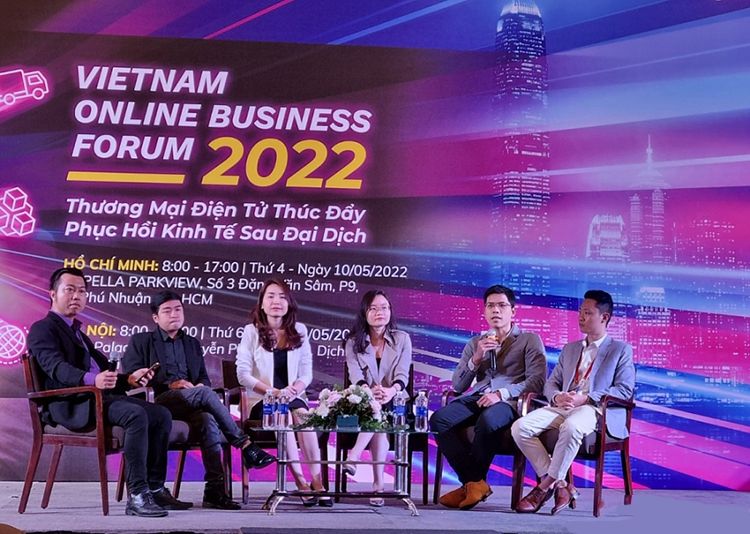 Ông Nguyễn Ngọc Dũng - Chủ tịch Hiệp hội Thương mại điện tử Việt Nam phát biểu khai mạc diễn đàn